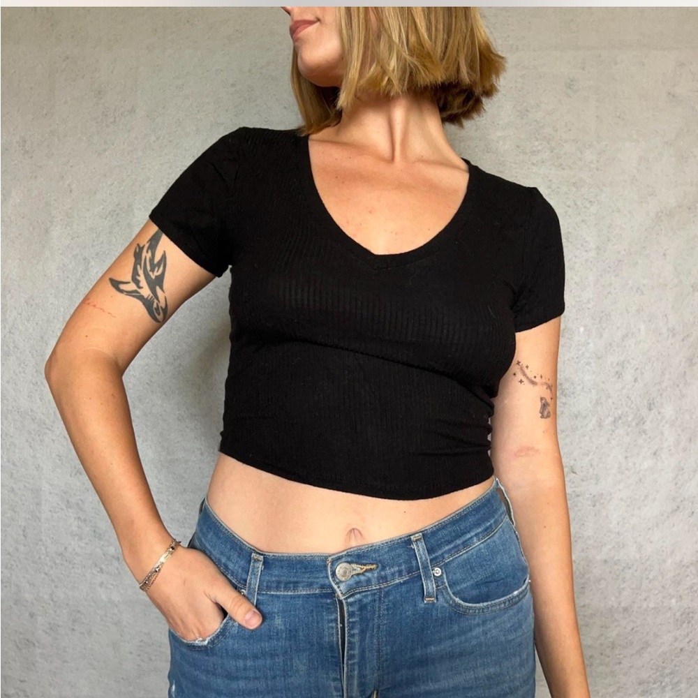 Bozzolo Black Fitted Crop Top